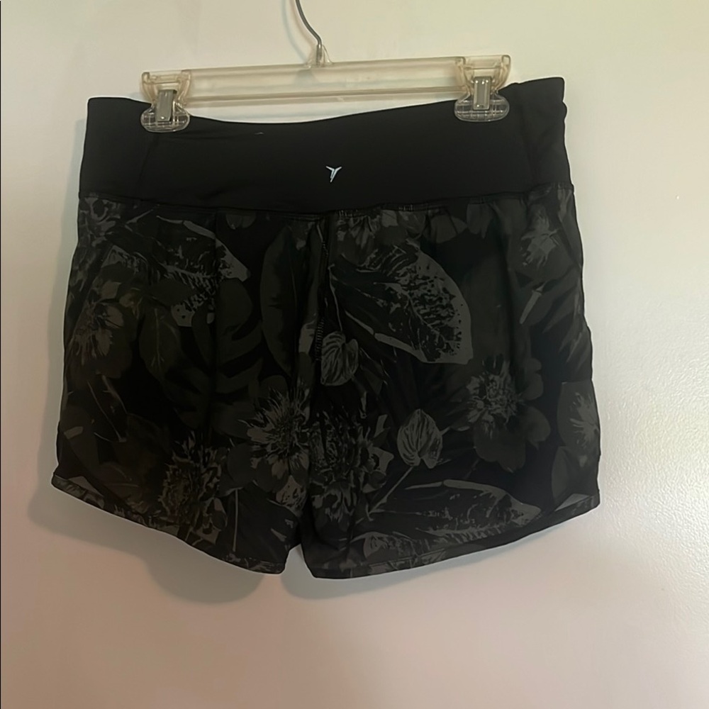 Black Floral Athletic Shorts/Running Shorts Old Navy size medium - Picture 3 of 6